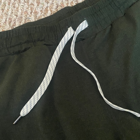 EUC Vuori DreamKnit Jogger Pants Olive Green Small - Picture 4 of 6